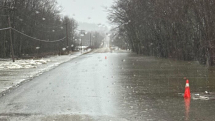Une route inondée.