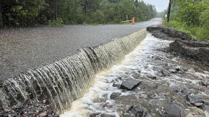 Une route affaissée