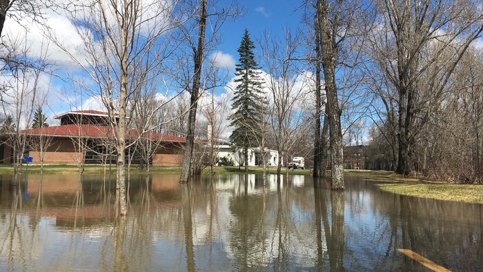 L'hôtel de ville et la bibliothèque d'Amqui ont été inondés.