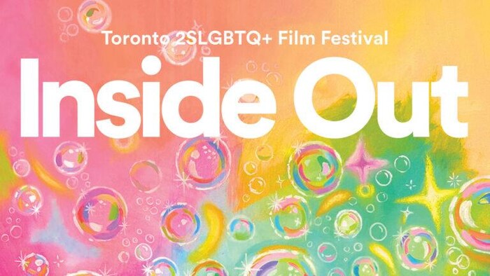 Une affiche colorée ornée de bulles peintes et contenant des informations sur le festival.