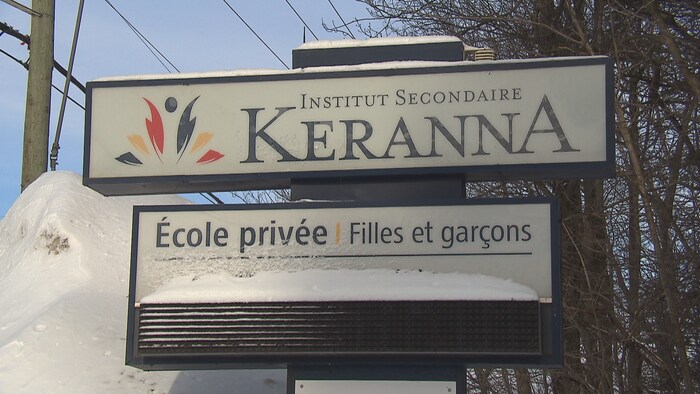 une pancarte de l'école.