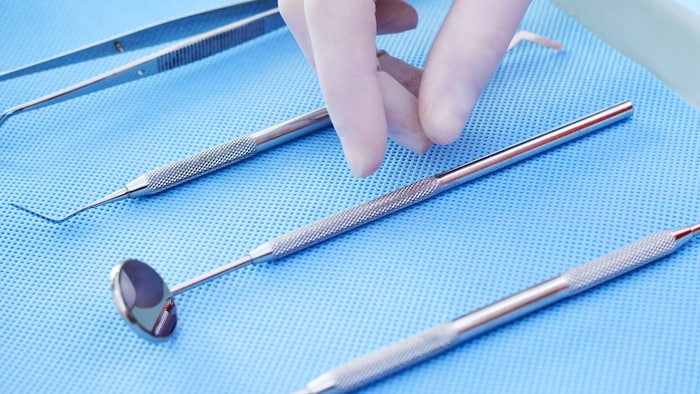 Instruments de dentistes.