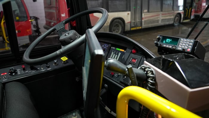 Bus Poste Visite du projet de transport en commun d’1 G$ à Ottawa | Radio-Canada