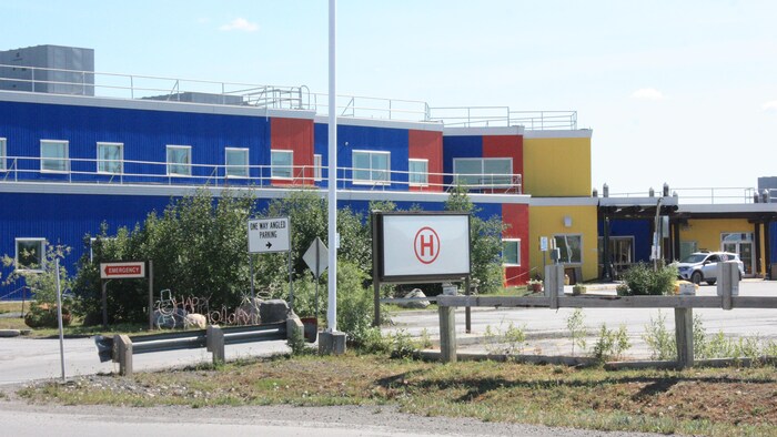 Façade de l'hôpital d'Inuvik aux T.N.-O.