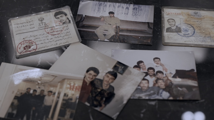 Des photos et des cartes officielles de l'Iranien Roni Aynsaz.