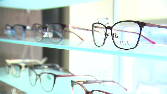 Des lunettes sur un étalage