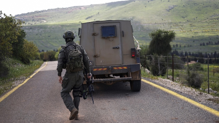 Des soldats israéliens patrouillent à la frontière israélo-libanaise.