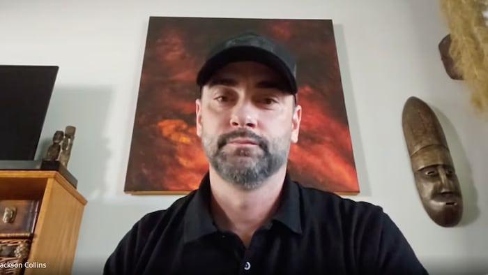 Jackson Collins fait partie des personnes qui recueillent des signatures pour une pétition visant à empêcher la construction d'un centre de données dédié à l'intelligence artificielle sur le site de Valley View, à Moose Jaw.
