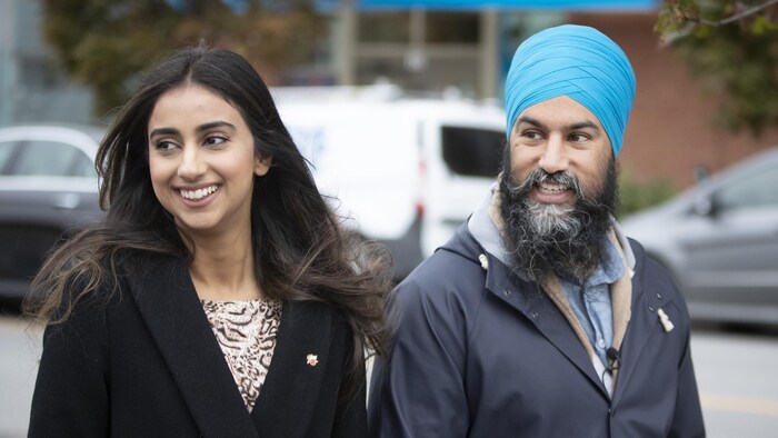 Le chef du Nouveau Parti démocratique du Canada, Jagmeet Singh, accompagné de sa conjointe, Gurkiran Kaur Sidhu.