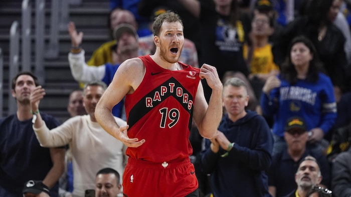 Jakob Poeltl durant un match à San Francisco contre les Warriors, le 20 mars 2025.