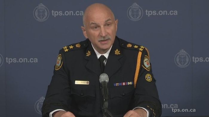 Le chef par intérim de la police de Toronto, James Ramer, en conférence de presse.
