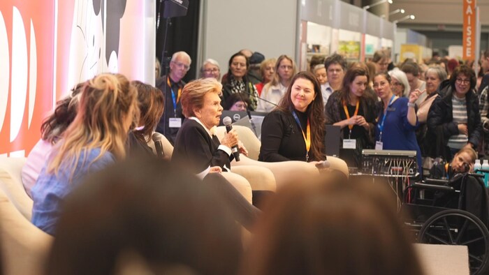 Janette Bertrand lors d'une table ronde samedi. 