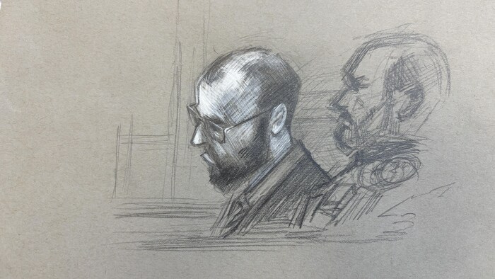 Un croquis d'audience montre Janson Bryan Baker de profil.
