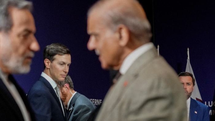 Kushner regarde de biais, le 21 juin 2026.