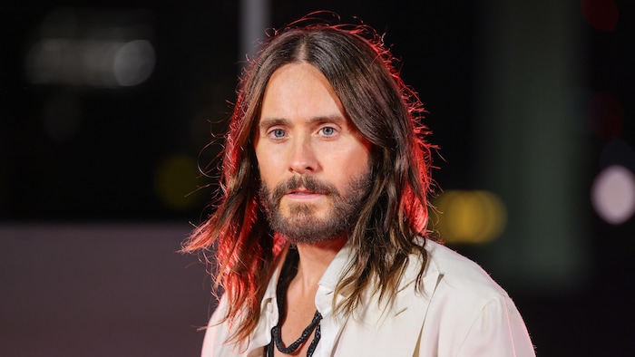 Jared Leto pose.