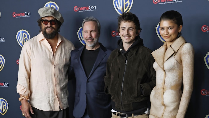Les acteurs et le cinéaste de Dune 3 posent sur le tapis rouge du CinemaCon. 