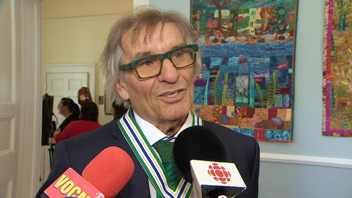 Jean Claude Roy.