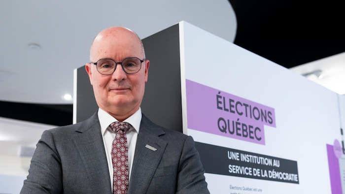 Jean-François Blanchet a les bras croisés.