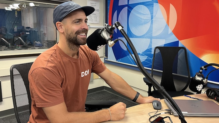 Le copropriétaire de la Distillerie du Fjord, Jean-Philippe Bouchard, se trouve en studio.