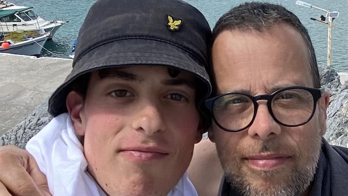 Portrait d'un garçon avec lad   père.