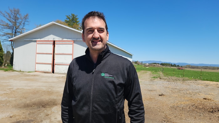 Un homme sur une ferme