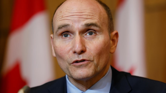 Jean-Yves Duclos en conférence de presse.