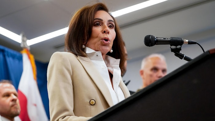 Jeanine Pirro, en conférence de presse, à Washington, le 27 novembre 2025.