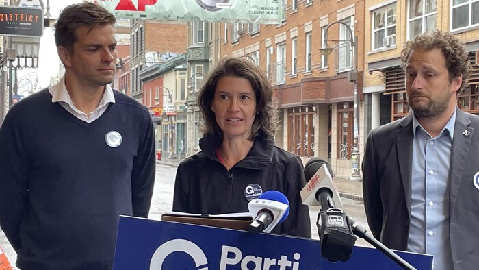 Three Quebec Party candidates hold a press briefing on rue Saint-Joseph in Quebec.