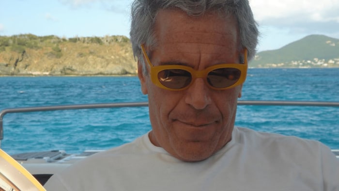 Jeffrey Epstein sur un bateau.