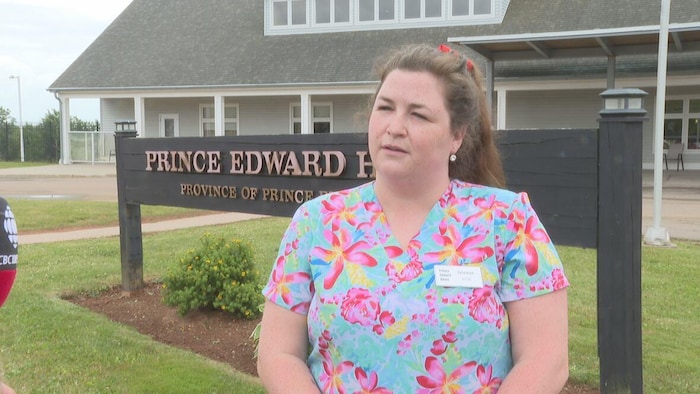 Jeleasa O'Connor devant le foyer de soins Prince Edward Home.