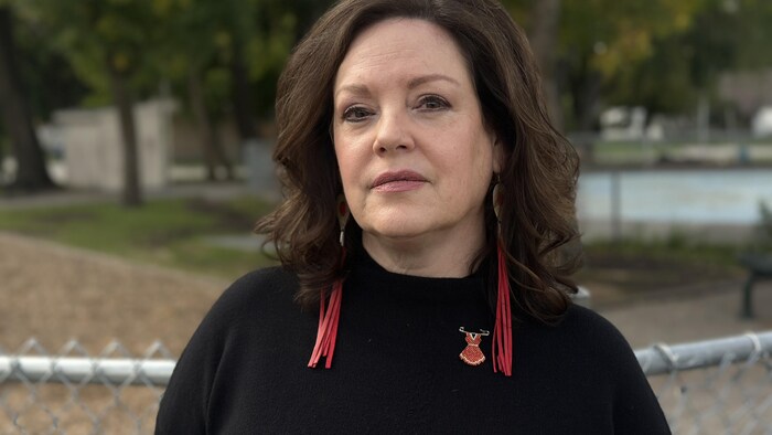 Un portrait de Jennifer Moore Rattray.