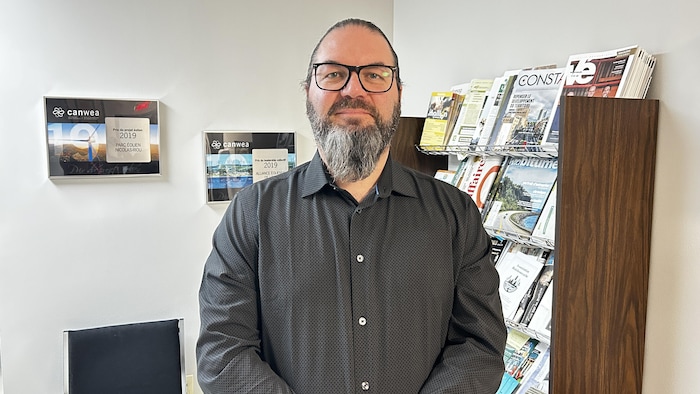 Portrait du préfet des Basques, Jérôme Gagnon, dans les bureaux de la MRC.