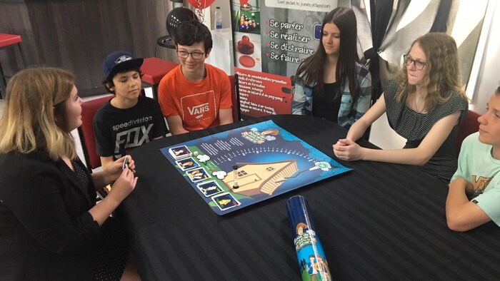 Des ados crent un jeu pour sensibiliser les jeunes aux dangers de la cigarette  lectronique | Radio-Canada