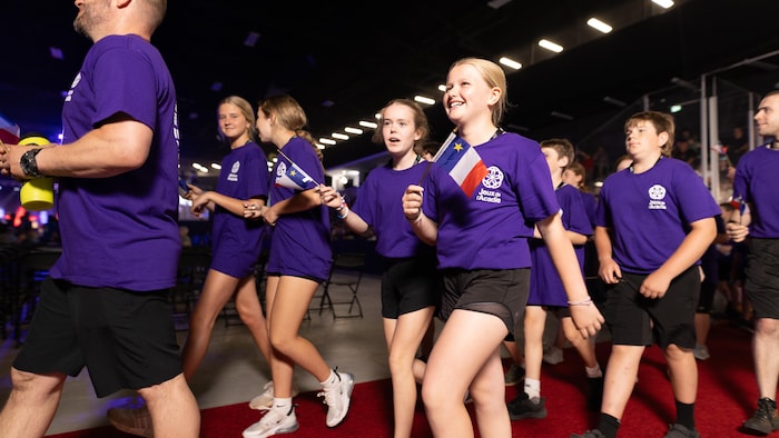 Jeunes, drapeau acadien.