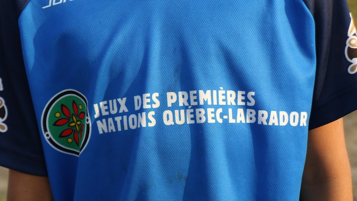 Un maillot des Jeux des Premières Nations Québec-Labrador.