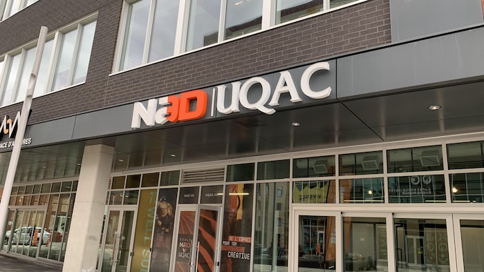Une façade extérieure de l'école NAD-UQAC à Sherbrooke.