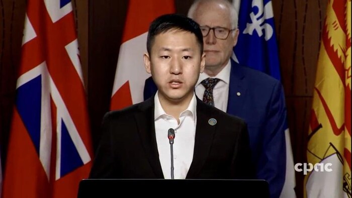Jiaji Jiang, calling on the Canadian government to protect dissidents at a parliamentary
press conference on November 17, 2022.
PHOTO: RADIO-CANADA / SHENG XUE/TWITTER