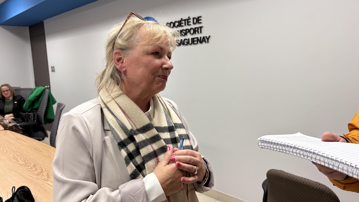 Joan Simard prend la pose.