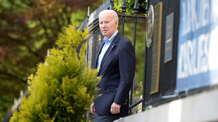 Joe Biden à la sortie d'une église.