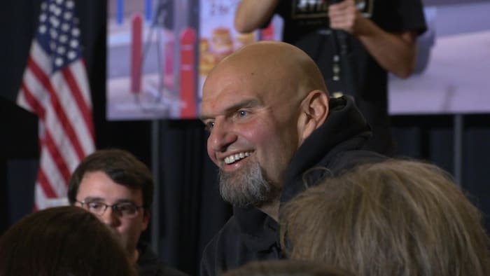 Bain de foule du candidat démocrate John Fetterman à Wilmingford, en Pennsylvanie.