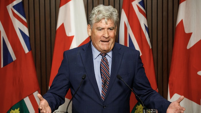 John Fraser s’exprime lors d’une conférence de presse à Queen’s Park, à Toronto, le 31 août 2023. 