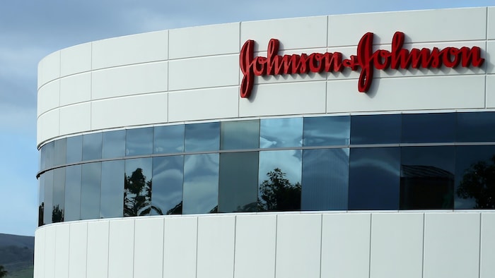 Un bâtiment Johnson & Johnson à Irvine, Californie, États-Unis, le 24 janvier 2017.