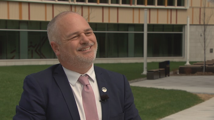 Jonatan Julien, ministre des Infrastructures du Québec, souriant.