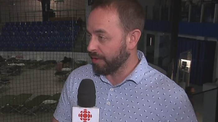 Jonathan Mattson donne une entrevue à Radio-Canada.