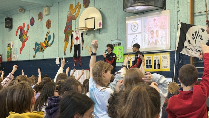 Félix Roussel et Jordan Pierre-Gilles à l’école primaire Sacré-Cœur.