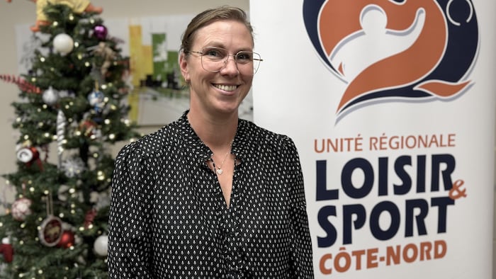 Josée Gagnon pose devant la caméra.
