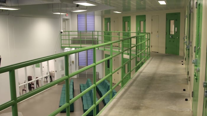 Une aire ouverte de prison.