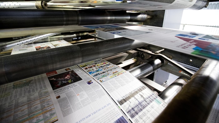 Une presse à imprimer.