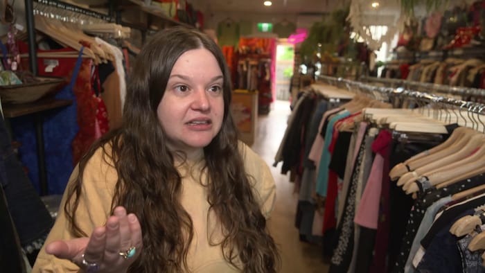 Un portrait de Joy Zubair dans sa boutique.