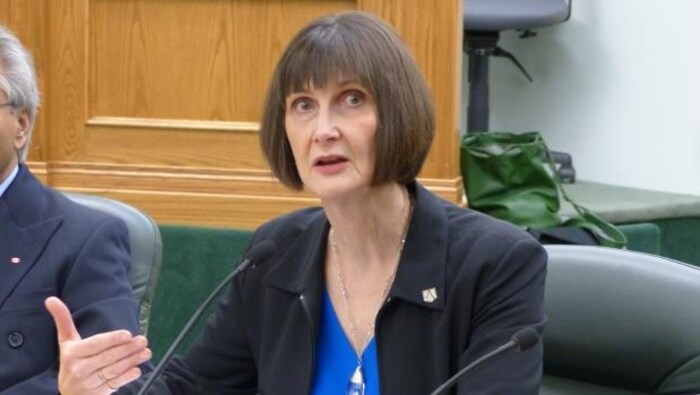 La vérificatrice provinciale Judy Ferguson